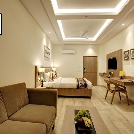 Airport Hotel Claytone New Delhi Exterior photo