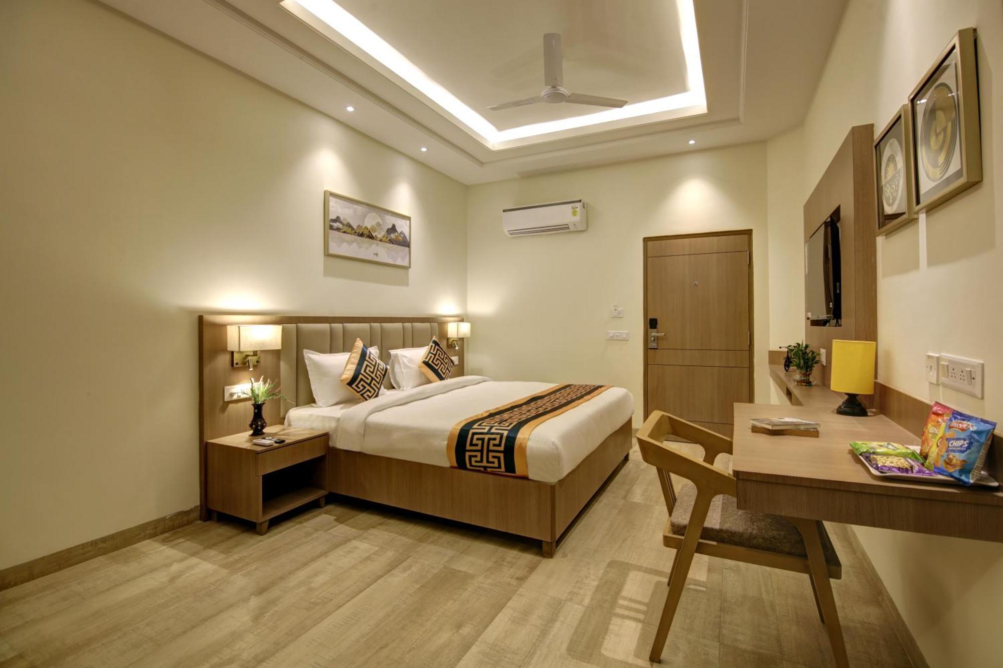 Airport Hotel Claytone New Delhi Exterior photo