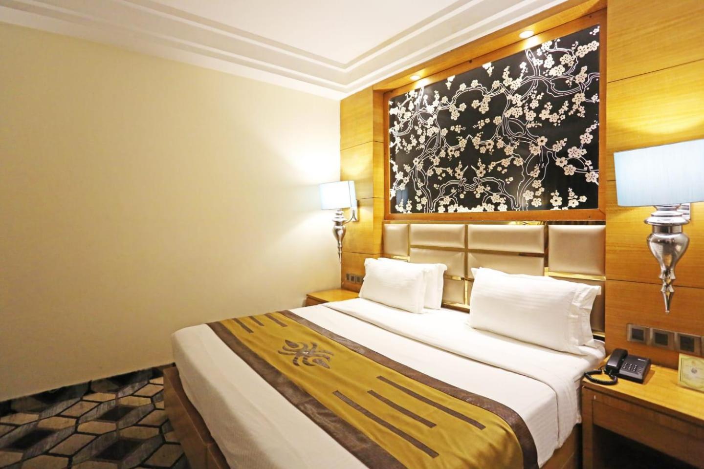 Airport Hotel Claytone New Delhi Exterior photo